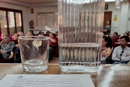 El Ayuntamiento deja de usar botellas de plástico en sus plenos tras la presión de Youth Climate Save Valencia