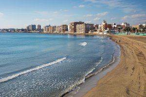 Mor ofegat un home de 70 anys a la platja dels Nàufrags de Torrevella