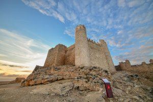 El Ayuntamiento de Alcalà-Alcossebre da continuidad a las visitas guiadas gratuitas al castillo de Xivert y la ermita de Santa Lucía - (foto 2)