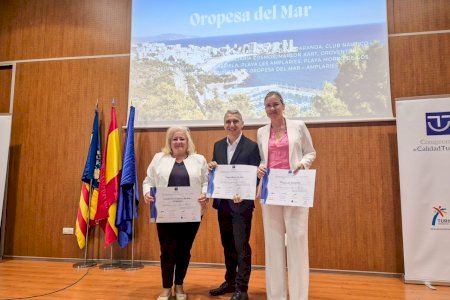 Oropesa del Mar reafirma su compromiso con la calidad turística con la entrega de distintivos SICTED a 26 empresas y servicios del municipio