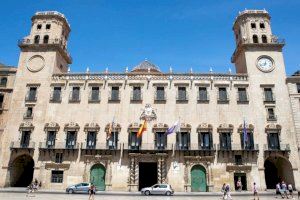Alicante revoca la denegación de licencia de obra para los depósitos para estudiar alegaciones de la promotora