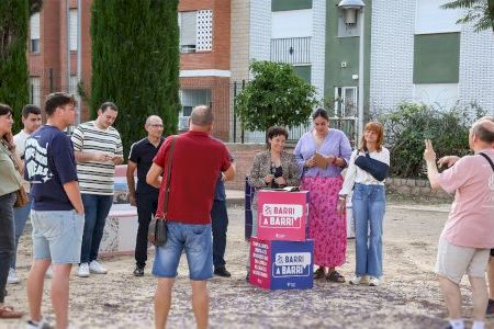 La alcaldesa de Onda atiende las peticiones de los vecinos del Parque de La Panderola en una nueva edición de ‘Barri a Barri’