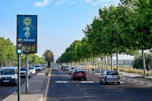 Muere un hombre al estrellarse con su coche contra un árbol en Valencia