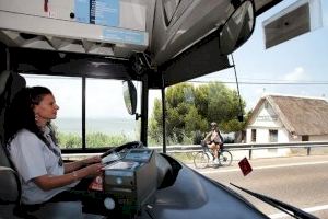 EMT València ofrece más de 12 millones de plazas para desplazarse hasta las playas este verano