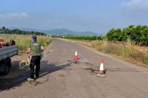 El Ayuntamiento de Almenara lleva a cabo tareas de mejora del asfalto en más de 40 puntos del término municipal