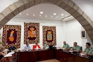 L'Ajuntament d'Alcalà-Alcossebre renova la seua col·laboració amb la Guàrdia Civil per a protegir les víctimes de la violència de gènere
