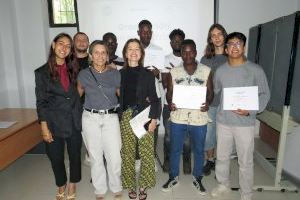 Trece jóvenes vulnerables finalizan con éxito el I Curso de Electricidad en València con un 54 % de inserción laboral inmediata