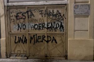 "Esta falla no ofrenda una mierda": atacan con pintadas un casal fallero de Valencia
