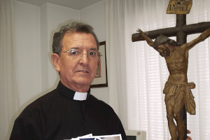 El PP de Mascarell propone nombrar hijo adoptivo a su cura párroco mosén Manuel Blasco