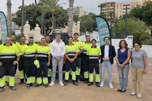 Se amplía la brigada de limpieza que actúa en todas las playas durante la temporada estival en Villajoyosa