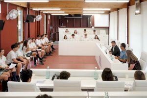 Alumnado del colegio Sant Josep finaliza un proyecto de educación en valores con un “Pleno Escolar” presidido por el alcalde