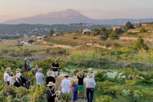 Benitatxell ‘Tasta l’estiu’ con vinos de proximidad para conectar con el territorio