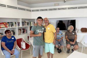 Un taller intergeneracional “conecta” jóvenes y mayores por teléfono