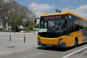 Paterna acerca a sus vecinos y vecinas a la playa en autobús a partir de este domingo