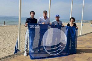 Empieza la temporada estival con el izado de las banderas que reconocen la excelencia de las playas