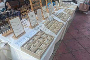Gran acogida del Mercadillo del Paseo Aguamarina en sus primeras semanas de apertura