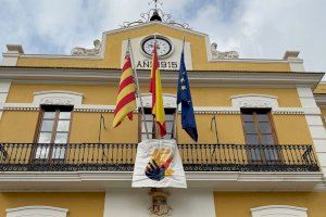 Burjassot da visibilidad al Día Nacional de las Lenguas de Signos con un vídeo por la inclusión y colgando una pancarta en el Ayuntamiento
