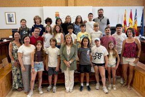 El Salón de Plenos del Ayuntamiento de Benicàssim acoge el I Pleno Infantil con representantes del alumnado benicense