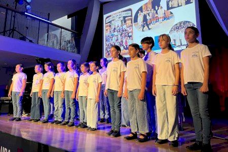 Educació concedix els diplomes dels premiats pel seu rendiment acadèmic en el curs 2023/2024