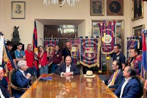 Vicent Sales recibe a los participantes de la “XXV Trobada de Penyes Barcelonistes de les Comarques de Castelló”