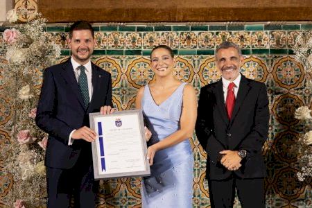 El Saló de Corones del Palau Ducal dels Borja va acollir ahir la demanà de Manuela Borrull Guillem com a Fallera Major de Gandia 2026
