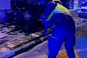 Un vehículo se empotra contra un edificio y derrama líquidos peligrosos en Valencia - (foto 4)