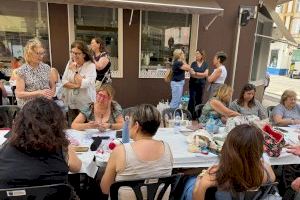 Burriana celebra el arte de tejer en público con una jornada al aire libre para conmemorar su Día Mundial - (foto 13)