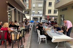 Burriana celebra el arte de tejer en público con una jornada al aire libre para conmemorar su Día Mundial - (foto 14)