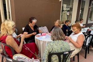 Burriana celebra el arte de tejer en público con una jornada al aire libre para conmemorar su Día Mundial - (foto 15)