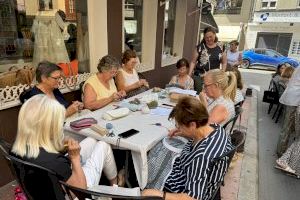 Burriana celebra el arte de tejer en público con una jornada al aire libre para conmemorar su Día Mundial - (foto 16)