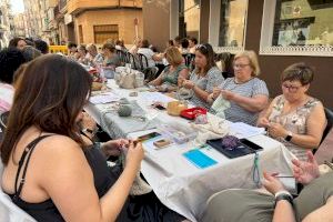 Burriana celebra el arte de tejer en público con una jornada al aire libre para conmemorar su Día Mundial - (foto 6)