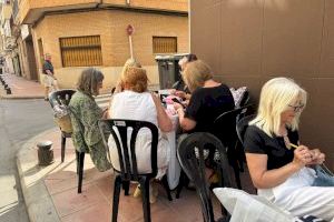 Burriana celebra el arte de tejer en público con una jornada al aire libre para conmemorar su Día Mundial - (foto 7)