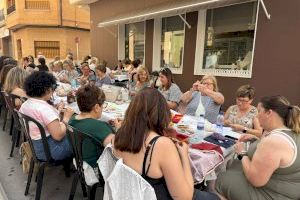 Burriana celebra el arte de tejer en público con una jornada al aire libre para conmemorar su Día Mundial - (foto 9)
