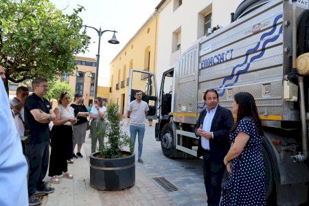 L’Ajuntament de Córdoba fa entrega d’un camió a Catarroja per reforçar la neteja del clavegueram