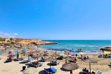 Si este verano vas a estas seis playas valencianas, ten esto en cuenta: han recibido la 'bandera negra'