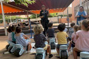 La Policía Local de Benicàssim imparte formación de Seguridad Vial en los centros escolares