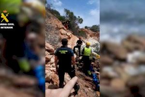 VÍDEO | Momentos de tensión en Orihuela por un hombre colgado en un acantilado