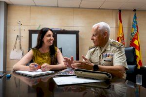 Torreblanca refuerza la colaboración institucional con Defensa en una reunión entre la alcaldesa Tania Agut y el coronel Moisés Izquierdo