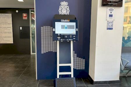 La Policía Nacional instala un dispositivo PAD para renovar los certificados del DNI electrónico