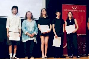 Rotary Denia entrega dos Becas a estudiantes del Conservatorio de Música