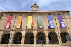 Dénia hace bandera del Orgullo y reivindica los derechos de las personas LGTBI+