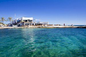 Una joya litoral valenciana, seleccionada de las mejores de España para aprender a bucear rodeado de aguas cristalinas y fauna marina - (foto 2) Una joya litoral valenciana, seleccionada de las mejores de España para aprender a bucear rodeado de aguas cristalinas y fauna marina - (foto 2)