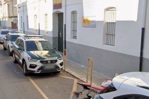 Almassora, en vilo: un hombre se cuela por los tejados y una mujer intenta forzar casas con un hacha a plena luz del día