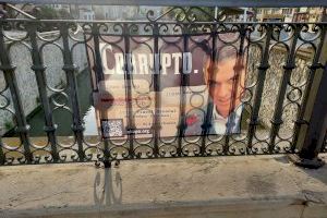 Aparecen carteles ofensivos en Orihuela contra Pedro Sánchez y el alcalde ordena su retirada inmediata