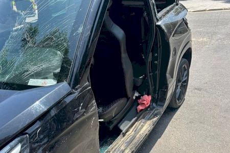 Heridas y atrapadas dos personas en un accidente de tráfico en Valencia
