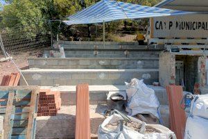 Comienzan las obras de ampliación de las futuras gradas Marta Mateos en el campo de fútbol de la corona de Almenara
