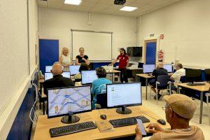 38 personas aprenden en el “Curso de Informática para Mayores”