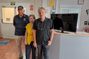 El Rotary Club de Oro Valley dona una televisión a la residencia Santa Lucía de Dénia gracias a su hermanamiento con el Rotary local