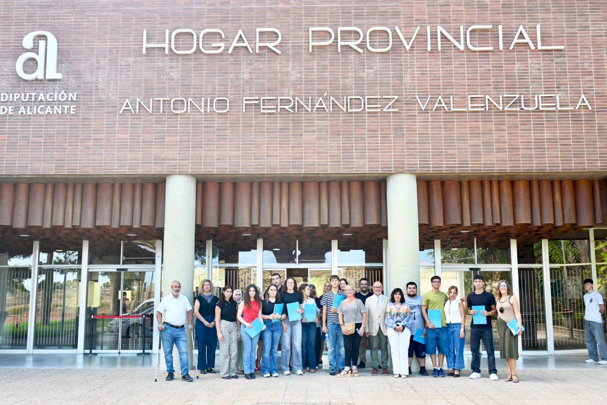 La Diputación de Alicante beca a una veintena de jóvenes universitarios como residentes en el Hogar Provincial