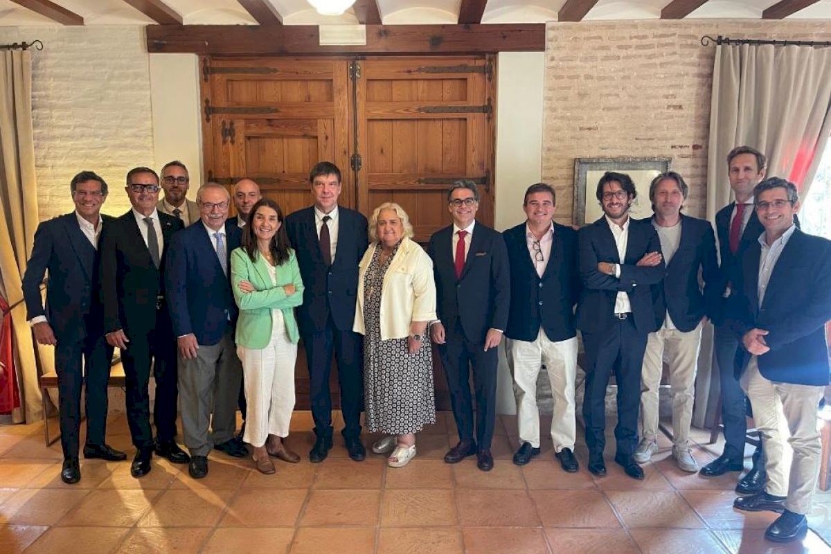 La secretaria autonómica de Representación ante la Unión Europea asiste a la apertura del Consulado Honorario de Letonia en València